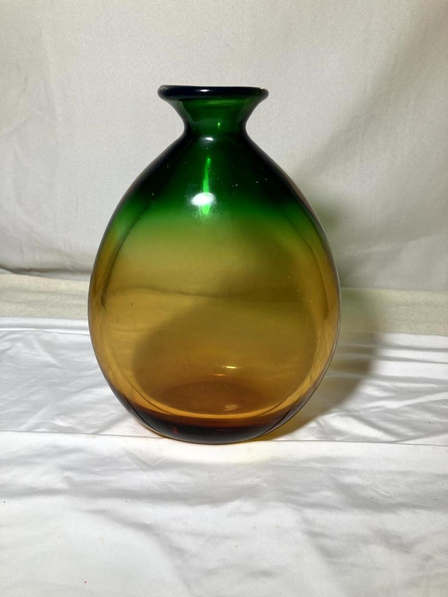 MURANO. Vaso em Vidro Soprado de Manufatura Artesanal com efeito de transição de cores