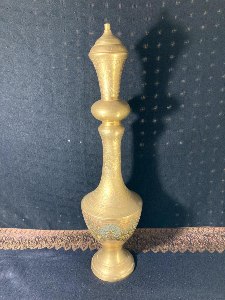 VINTAGE. Garrafa Ornamental em Estilo Oriental em latão Indiano cinzelado