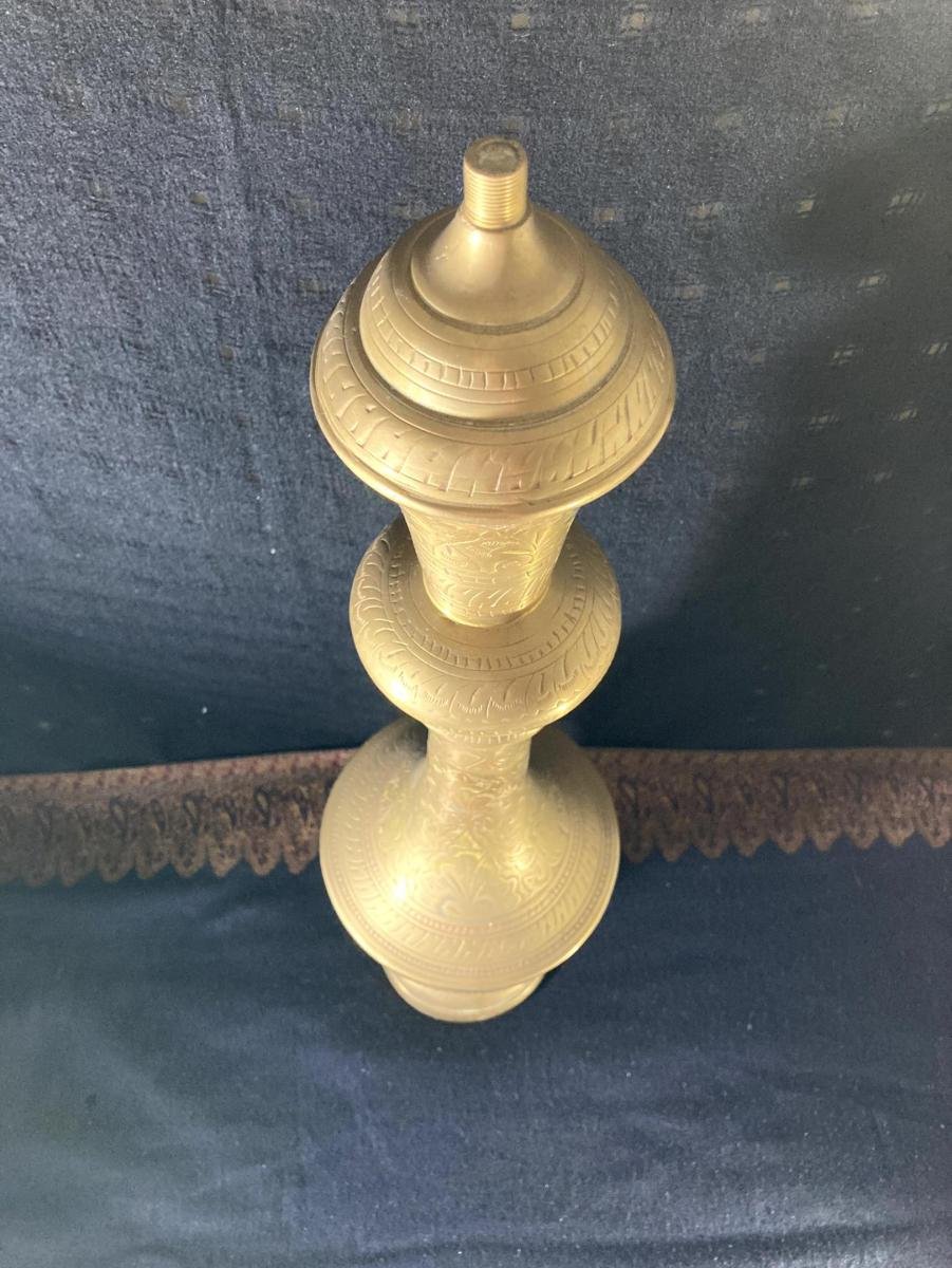 VINTAGE. Garrafa Ornamental em Estilo Oriental em latão Indiano cinzelado - Imagem 4