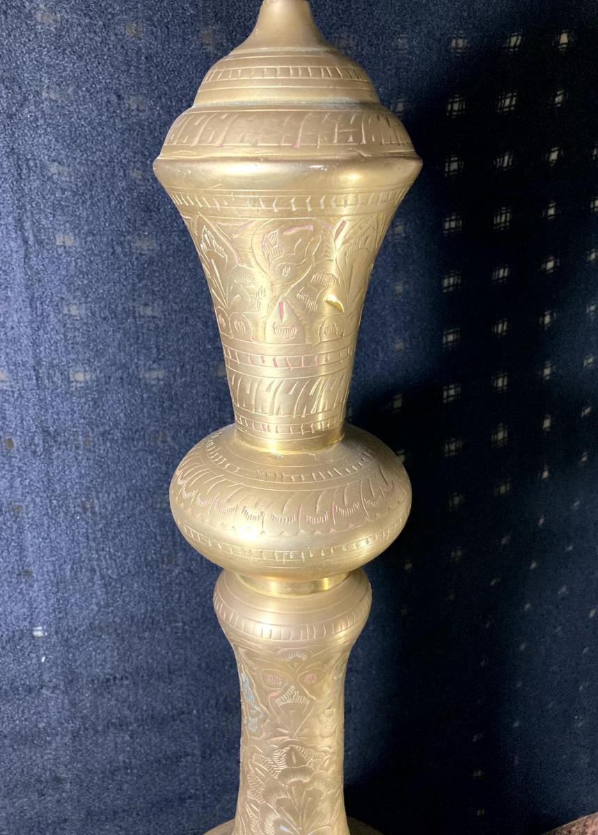VINTAGE. Garrafa Ornamental em Estilo Oriental em latão Indiano cinzelado - Imagem 3
