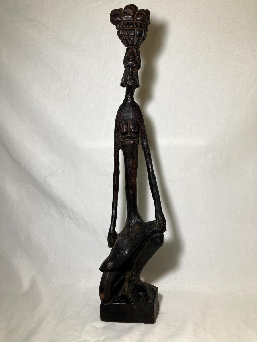 ARTE AFRICANA. Escultura em Madeira Entalhada Manualmente de Figura Tribal Zangueira