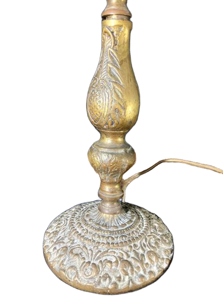 CLÁSSICO. Abajur de Mesa com Base em Bronze Trabalhado e Cúpula Plissada - Imagem 3